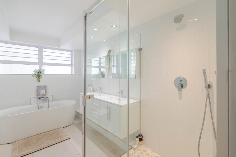 To Let 2 Bedroom Property for Rent in Green Point Western Cape